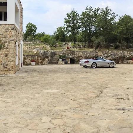 Stanic Estate Villa *